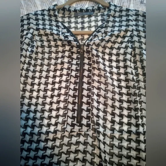 Suzy Shier Top - Picture 2 of 5